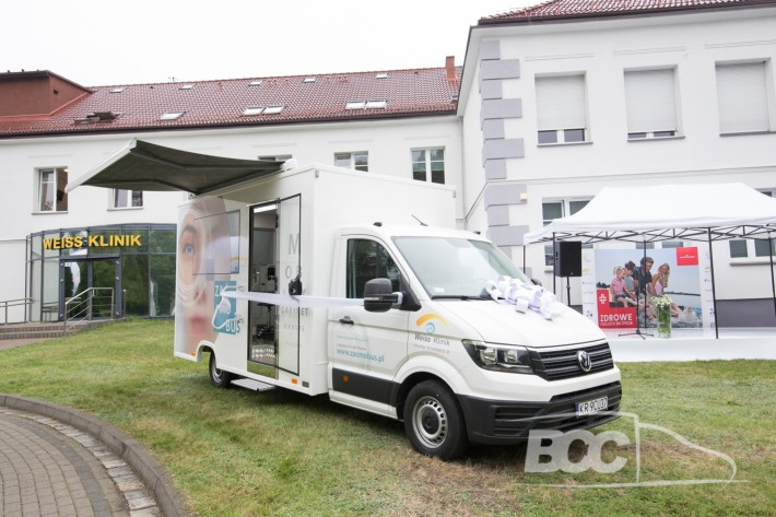 MOBILNA OPIEKA ZDROWOTNA: jak profesjonalna zabudowa przenosi standardy kliniki na koła